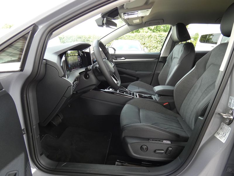 Volkswagen Golf Variant Style 2,0 TDI 110 kW 7 - fotka 19 z 30