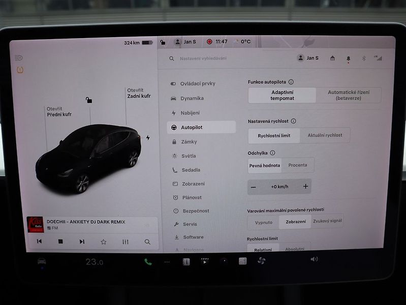 Tesla Model Y (2022) - fotka 31 z 45