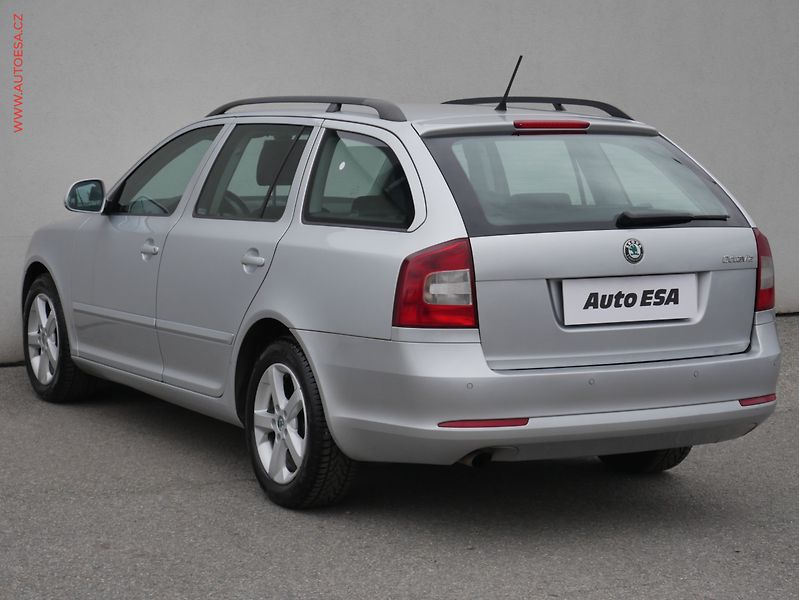 Škoda Octavia (2012) 1.6TDi, ČR, autoAC - fotka 6 z 22