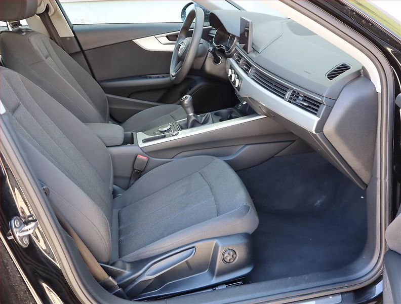 Audi A4 (2017) 2.0 TDI, Serv.kniha, Navi - fotka 9 z 16