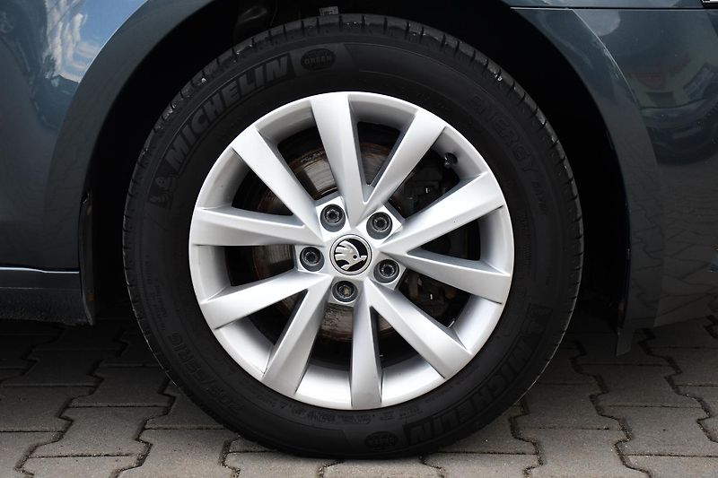 Škoda Octavia 2.0TDi STYLE VIRTUAL ACC ČR - fotka 50 z 54