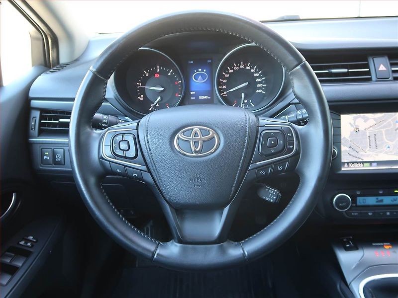 Toyota Avensis (2015) 2.0 D-4D, Navi, Tempomat - fotka 16 z 17