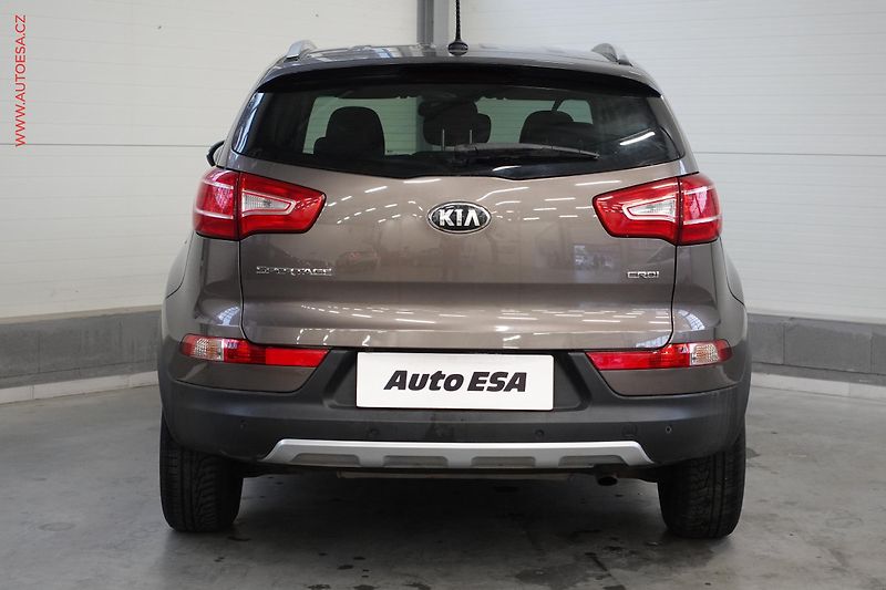 Kia Sportage (2014) 2.0CRDi 4x4, Xenon, navi - fotka 5 z 22