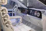 Nový Mercedes-Benz VLS bude luxusní dodávka. Zadní část připomíná obývací pokoj.