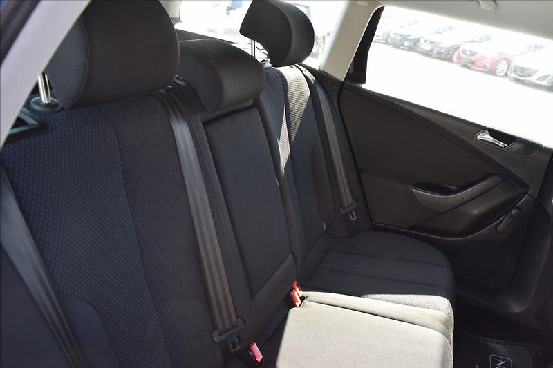 Volkswagen Passat 1,9 TDI 77KW KLIMA 1XMAJITEL - fotka 20 z 46