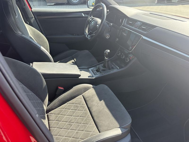 Škoda Superb (2023) Sportline 2.0TDI DSG - fotka 10 z 11