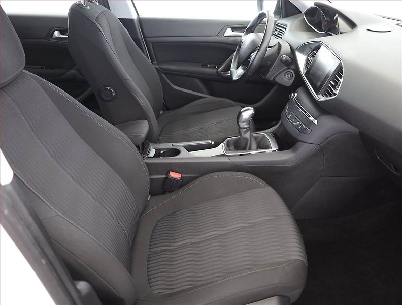 Peugeot 308 (2017) 1.2 PureTech, ČR,1.maj - fotka 7 z 16