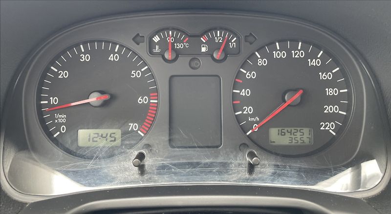 Volkswagen Golf 1,4 i 16v 55kw servis - fotka 14 z 21
