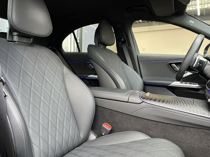 Mercedes-Benz Třídy E Třída E 220 d 4MATIC AMG Line - fotka 16 z 18