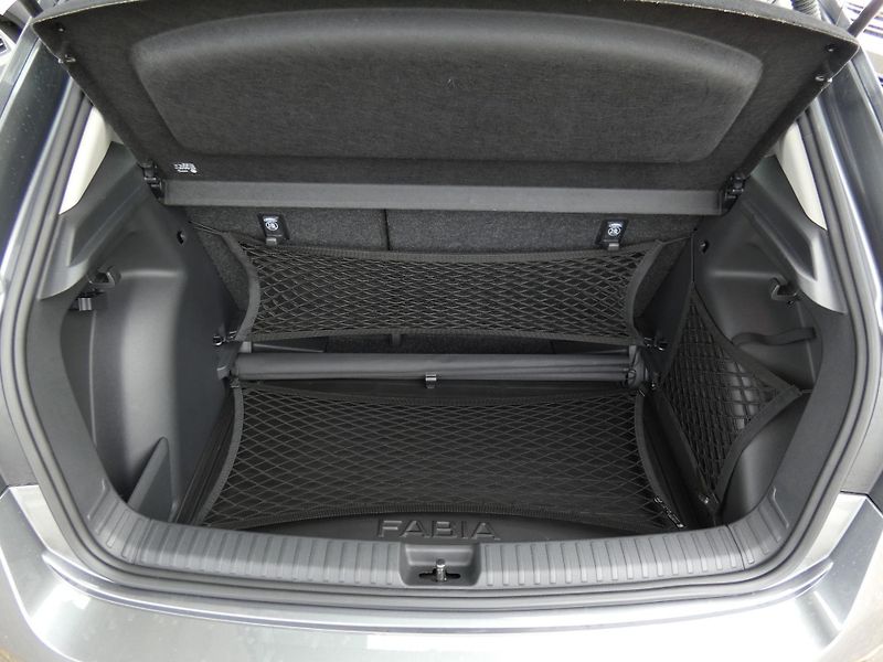 Škoda Fabia Selection 1.0 MPI /59kW - fotka 16 z 30