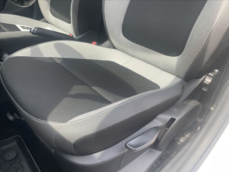 Škoda Fabia 1,4 TDi 66kw Klima FrontAssist - fotka 20 z 32