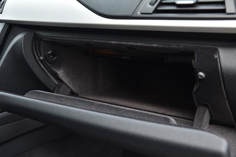 BMW Řada 3 318d (2.0) 6st, NAVI, ALU, PDC - fotka 43 z 51