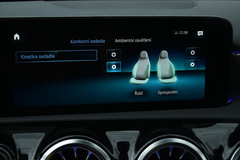 Mercedes-Benz Třídy A 250i 165kW NAVI PANORAMA ČR - fotka 22 z 28