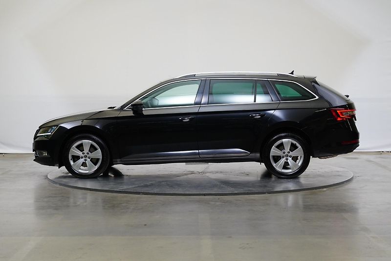 Škoda Superb - fotka 3 z 27