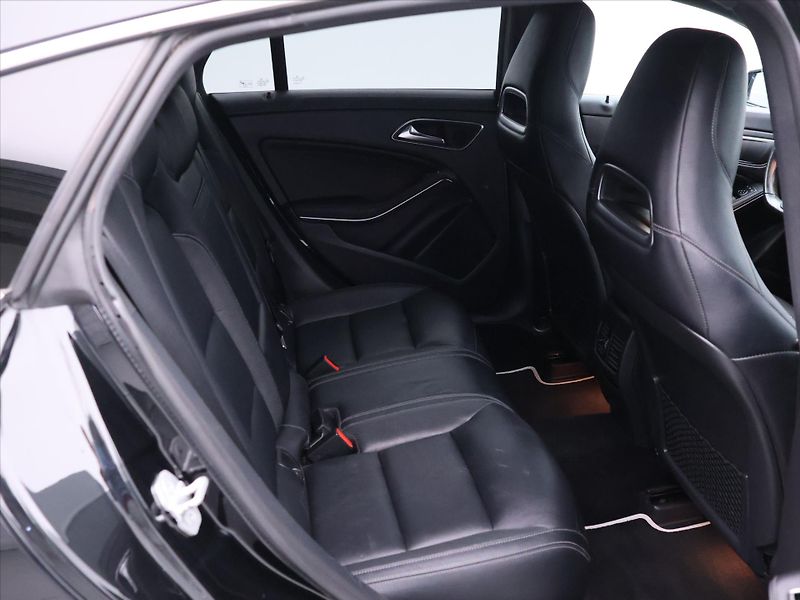 Mercedes-Benz CLA 2,0 250 160kW 4M AMG Sport SB - fotka 15 z 39
