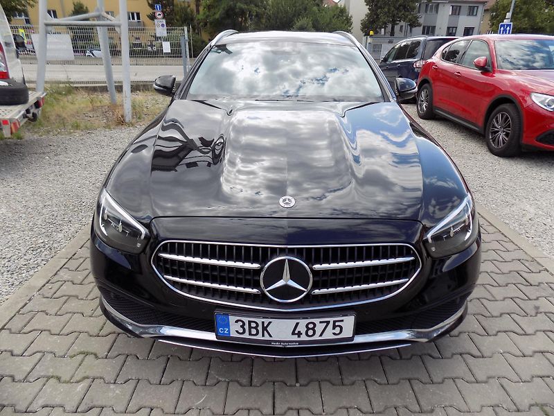 Mercedes-Benz Třídy E 220 D 4MATIC 143 KW TOP!!! - fotka 3 z 40