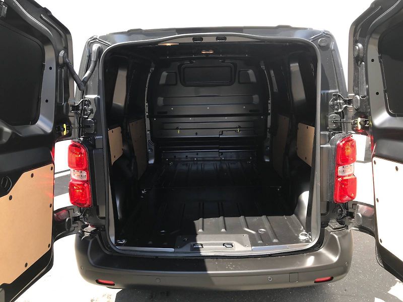 Peugeot Expert (2026) L2 2,2 BlueHDi  EAT8 - fotka 4 z 10
