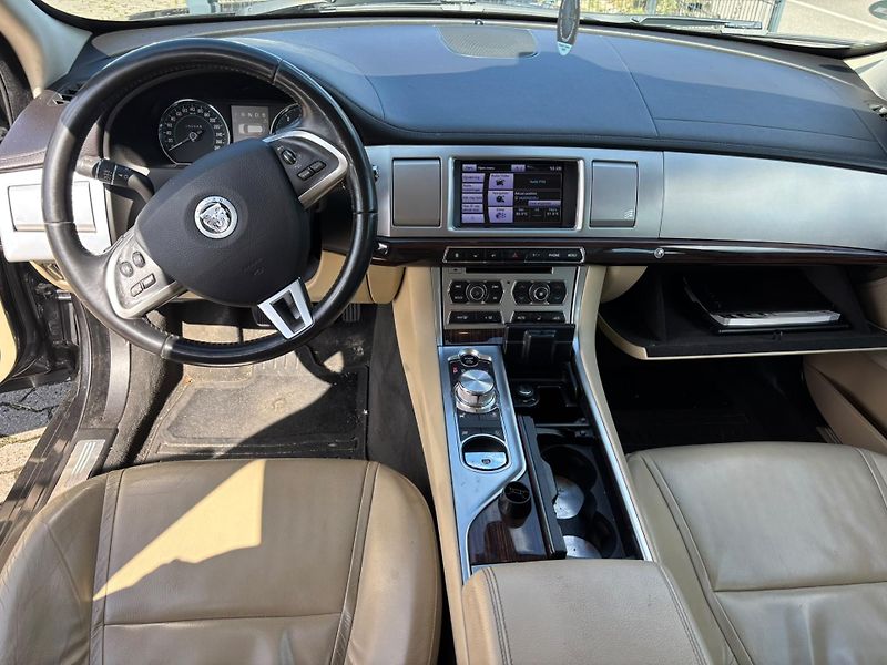 Jaguar XF 3.0 D 177kW Rdesign SPORTBRAKE - fotka 6 z 10
