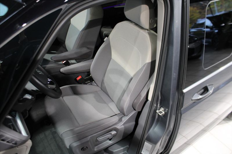 Volkswagen Multivan T7 TDi DSG Edition ACC/NezTop/ - fotka 9 z 38