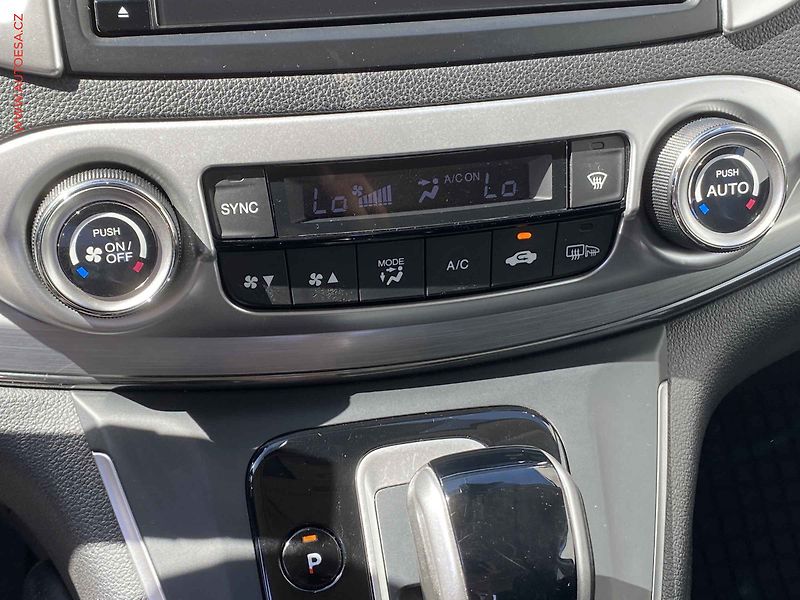 Honda CR-V (2015) 1.6 DTEC 4x4, ČR, AT, xenon - fotka 17 z 20