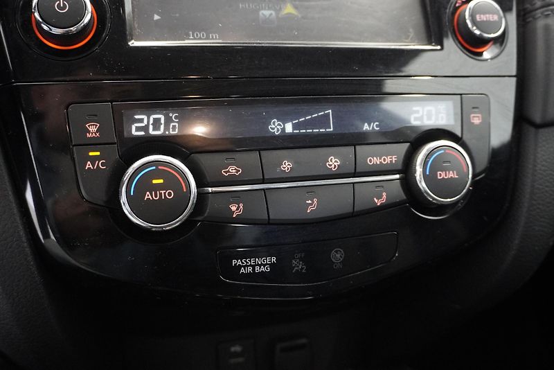 Nissan X-Trail  DIG-T 1,3i TEKNA  AUTOMAT - fotka 18 z 32