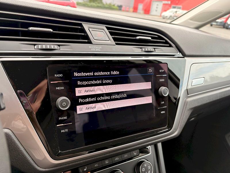Volkswagen Touran (2018) 1.6 TDI 85kW - fotka 15 z 24