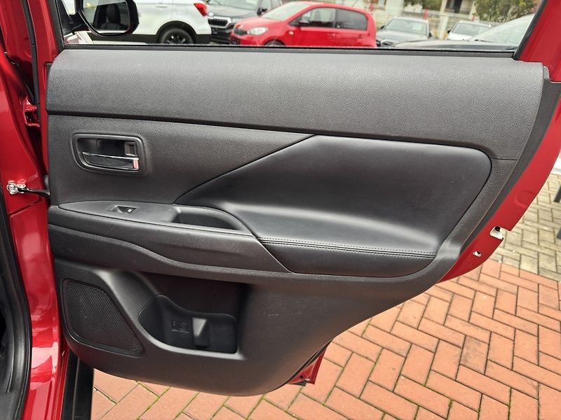 Mitsubishi Outlander (2019) 2.0i Mivec Automat LED 7Míst - fotka 18 z 50