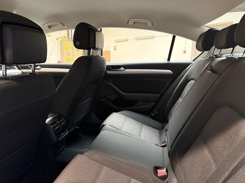 Volkswagen Passat 1.4 TSI BMT Comfortline - fotka 11 z 13
