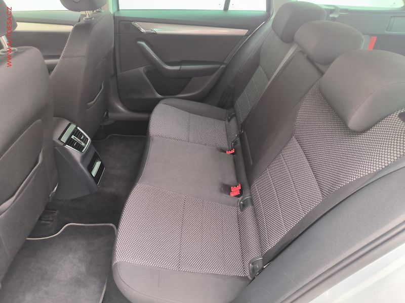 Škoda Octavia (2014) 1.6 TDi, Ambition, navi - fotka 10 z 19