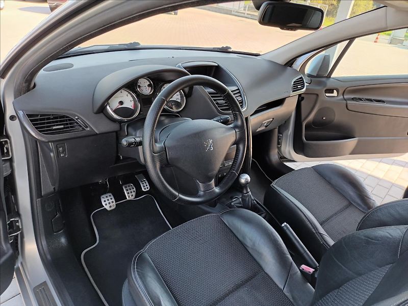 Peugeot 207 1,6 i,110kw,KŮŽE,KOLA,PANORAMA - fotka 15 z 34