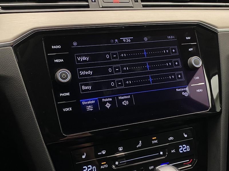 Volkswagen Passat VARIANT 2.0TDI DSG R-LINE CZ - fotka 50 z 55