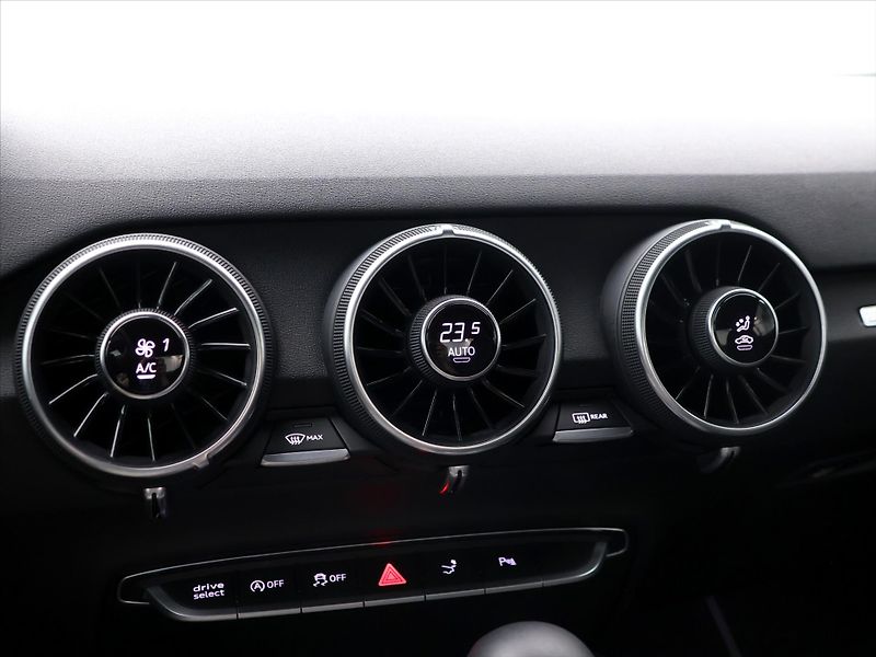 Audi TT 2,0 TFSI 169 kW S-tronic - fotka 18 z 32