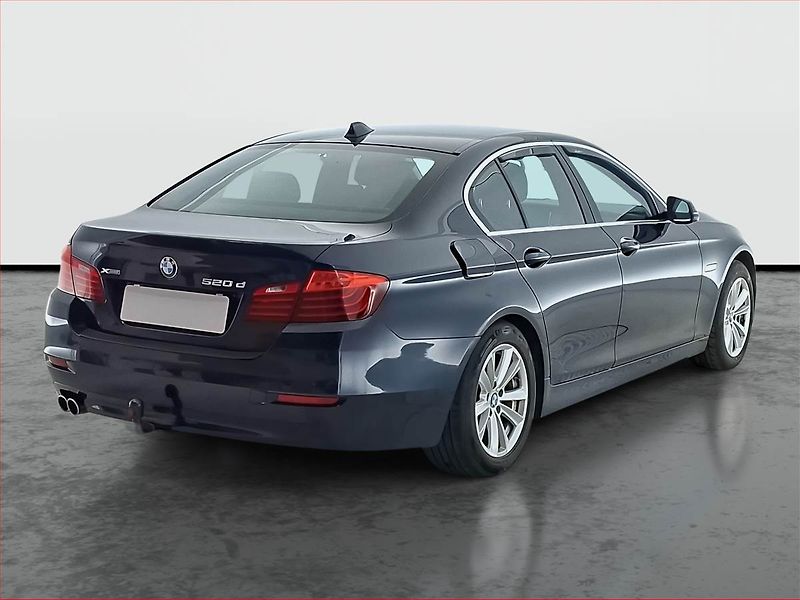 BMW Řada 5 (2014) 520d xDrive, 4X4, Automat - fotka 5 z 17