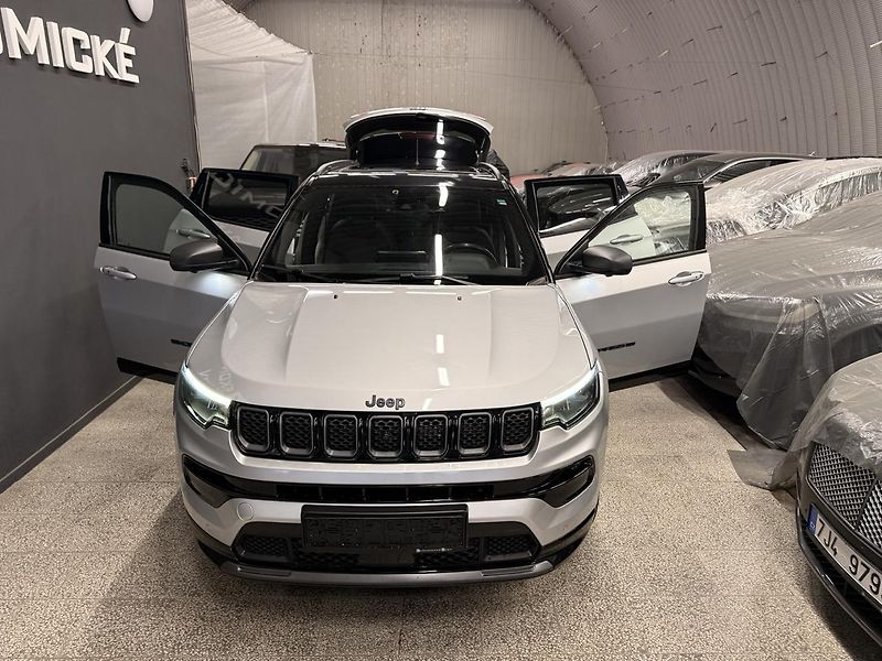 Jeep Compass (2022) 1.3 T4 PHEV REZERVOVÁNO - fotka 21 z 55