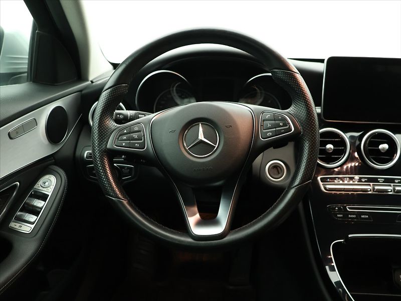 Mercedes-Benz Třídy C 2.1 220d 125kW Aut. Avantgarde - fotka 15 z 32