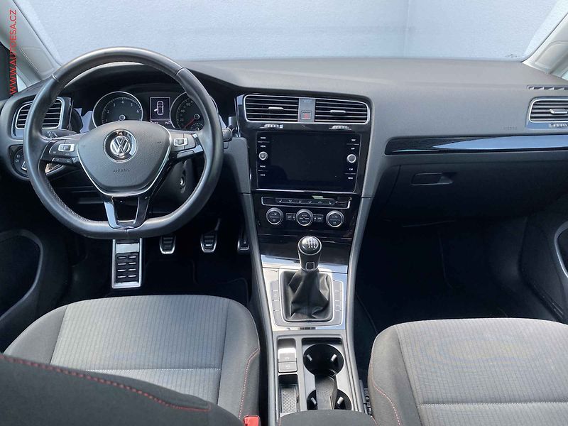 Volkswagen Golf (2017) 1.0 TSi, Sound, navi - fotka 8 z 17