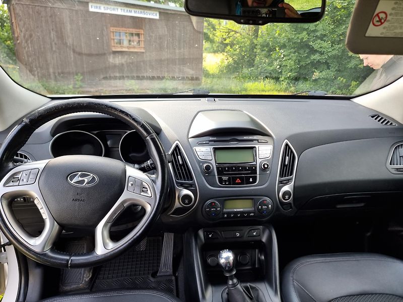 Hyundai ix35 (2012) Auto ve velmi dobrém stavu - fotka 14 z 16