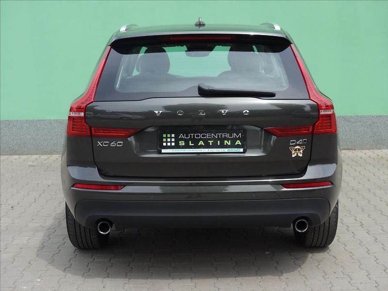 Volvo XC60 2,0 140kW 4x4 MOMENTUM - fotka 49 z 73