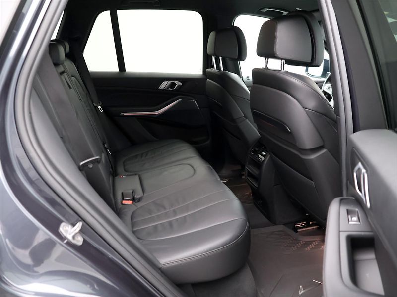 BMW X5 3,0 30d 195kW M-sport CZ DPH - fotka 14 z 50