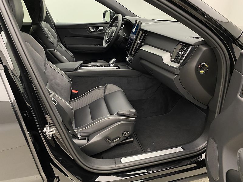 Volvo XC60 B5 AWD BLACK EDITION AUT CZ - fotka 24 z 60