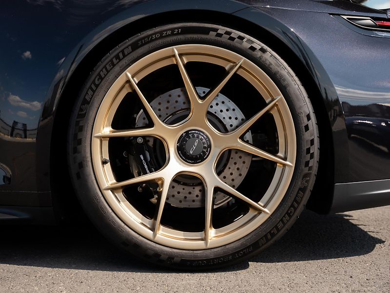 Porsche 911 GT3 - fotka 10 z 30