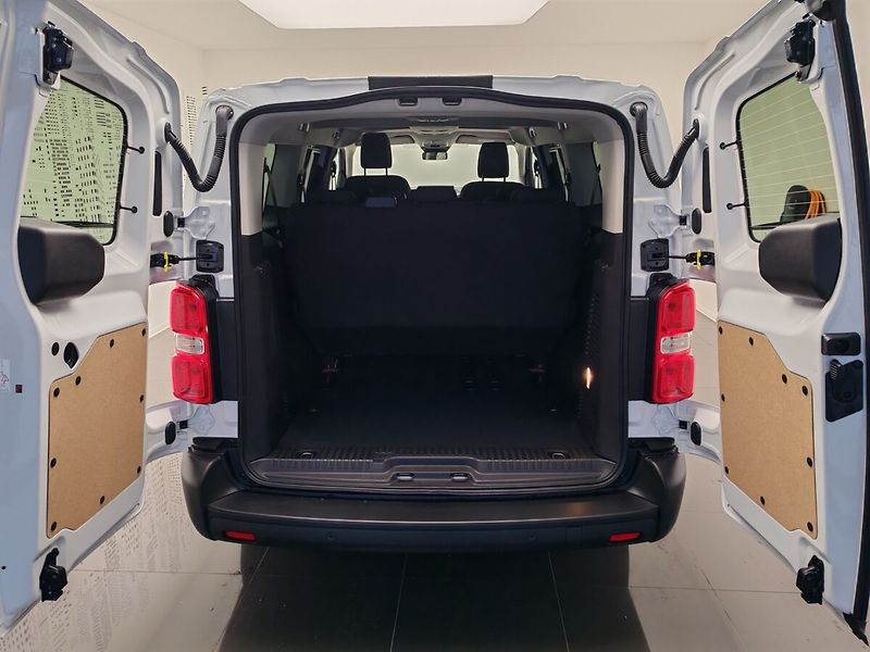 Toyota ProAce Verso 2,0D L2 6MT Combi 8S - fotka 7 z 18