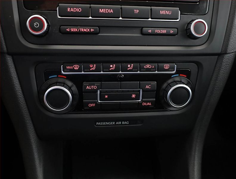 Volkswagen Golf (2010) 1.2 TSI, ČR,1.maj, Serv.kniha - fotka 13 z 18