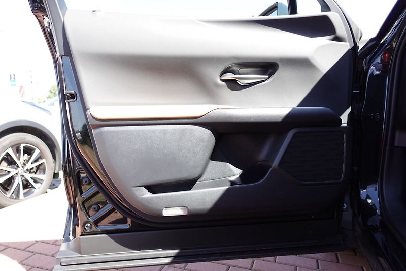 Lexus UX 300h UX300h F SPORT Design - fotka 10 z 36