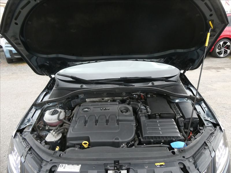 Škoda Octavia 2,0 TDi 110kW DSG STYLE, ČR - fotka 36 z 39
