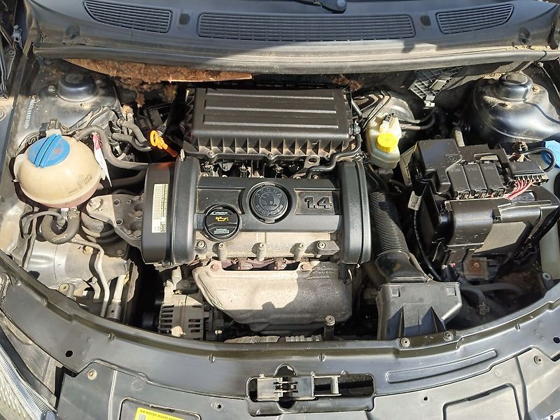 Škoda Fabia 1.4 16V Ambiente - fotka 18 z 25