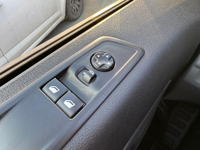 Opel Vivaro (2021) 2.0 CDTI 110 KW - CZ - 6 Míst - fotka 18 z 24