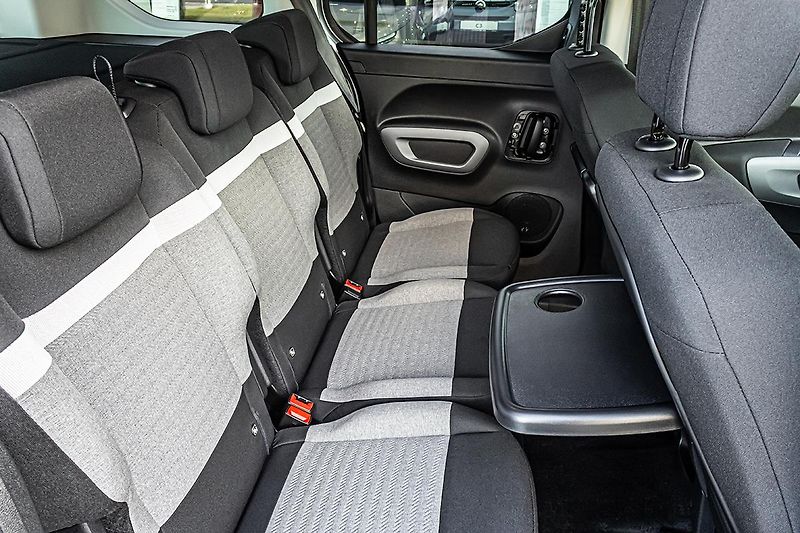 Citroën Berlingo (2026) 1,5 MAX Diesel + ZIMA+hands fr - fotka 14 z 18