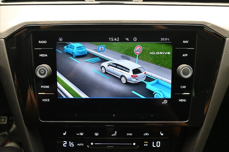 Volkswagen Passat 2,0 TDI 110 KW DSG Business Zá - fotka 19 z 32