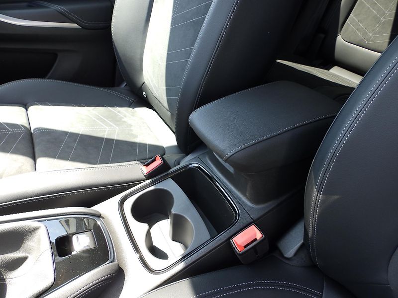 Opel Grandland (2023) 1.2Turbo 96kW - fotka 34 z 36